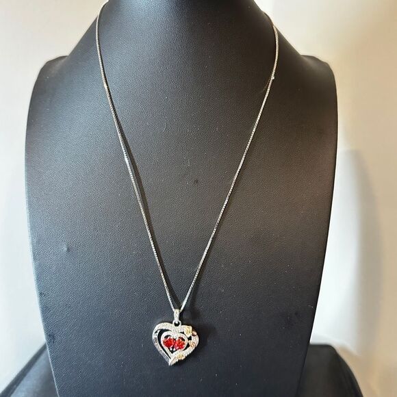 NIB Sterling silver, possibly gold plated, heart necklace with cz diamonds! - Picture 7 of 11